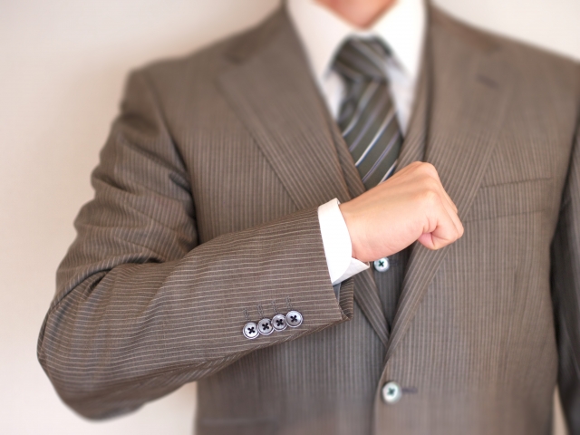 大学生のアルバイトか、家庭教師一本で生活するプロか